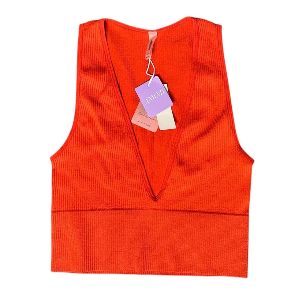 NWT ANWND Ribbed V-Neck Crop Tank Top